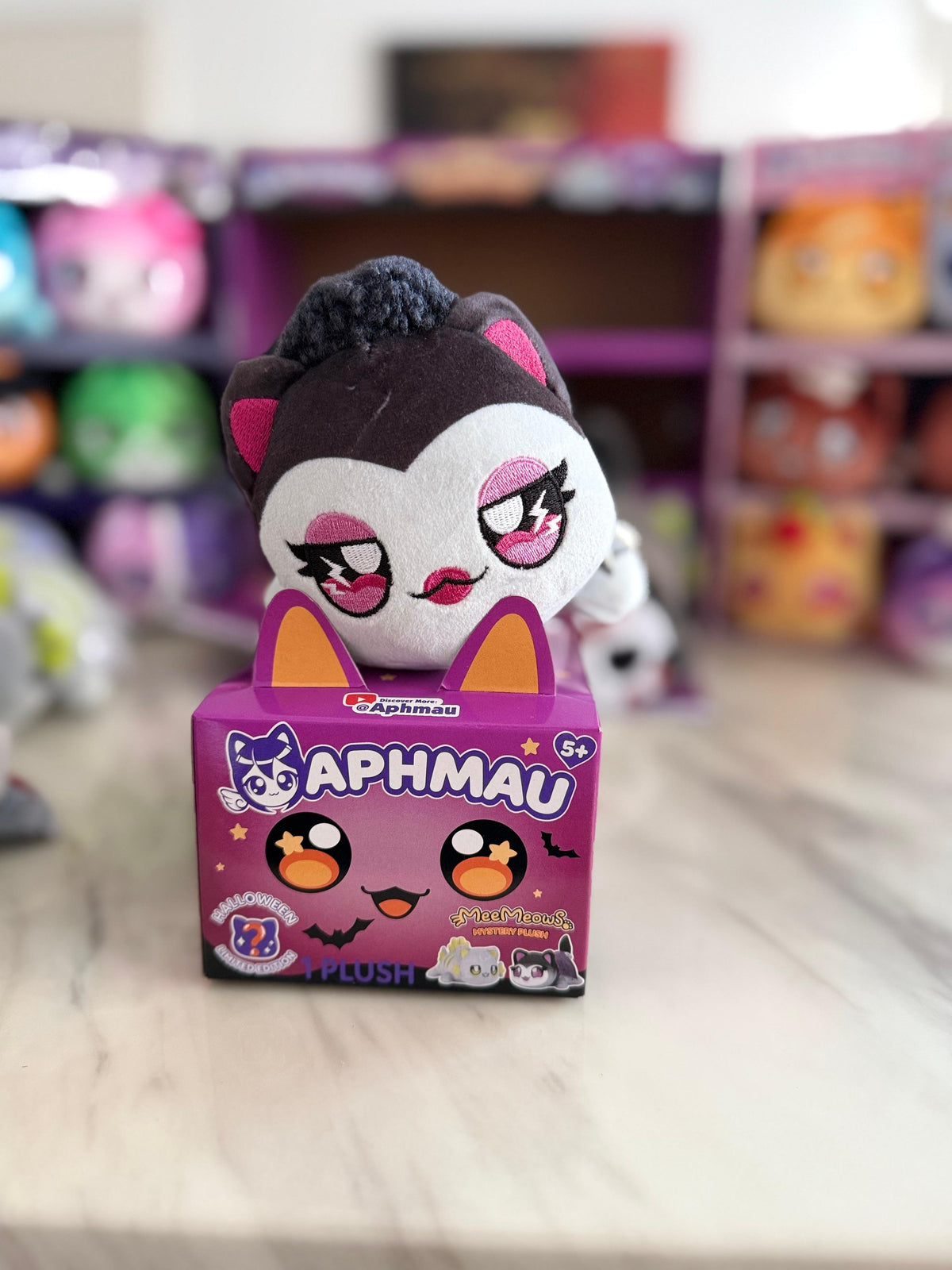 Aphmau MeeMeows Halloween random plush - vampire bat cat design on box