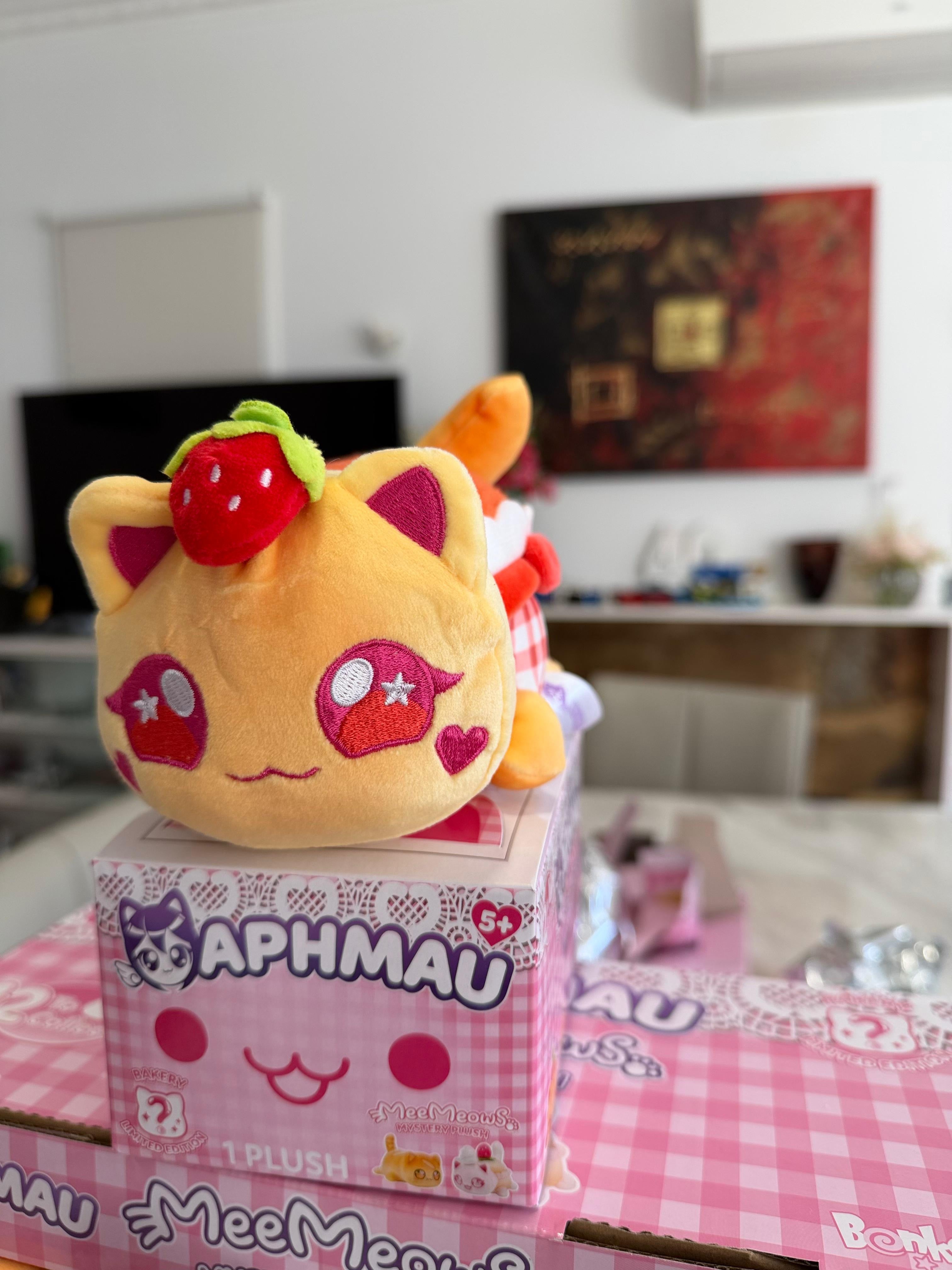Aphmau MeeMeow Strawberry Jam Plush on top of Aphmau Bakery Collection gift box