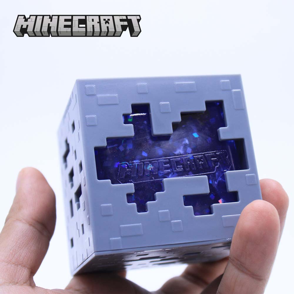 Minecraft Jelly Cube stretched between hands