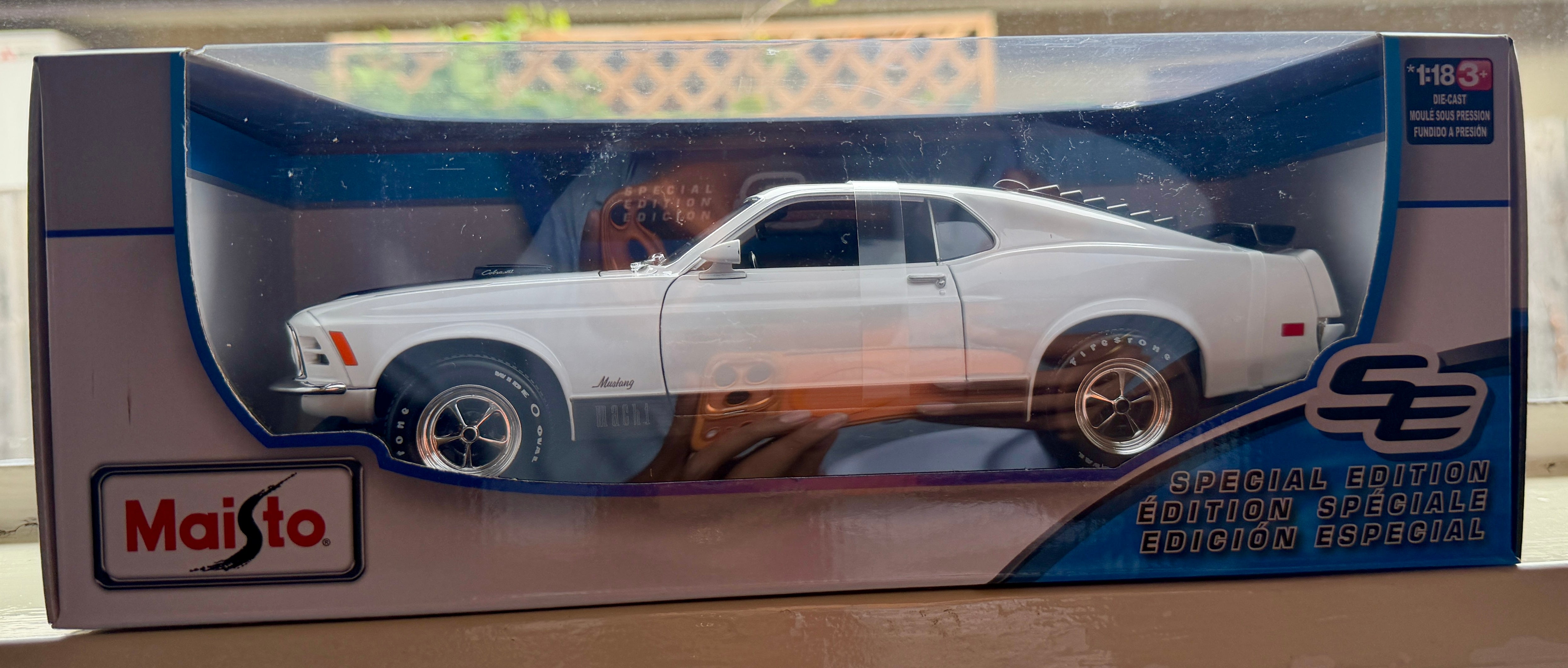 Maisto 1/18 Diecast Special Edition 1970 Ford Mustang Mach 1 White Model Car