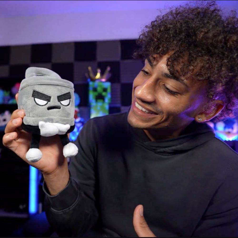 Caylus Vs Foltyn Mystery Aura Plush - yellow character unboxing