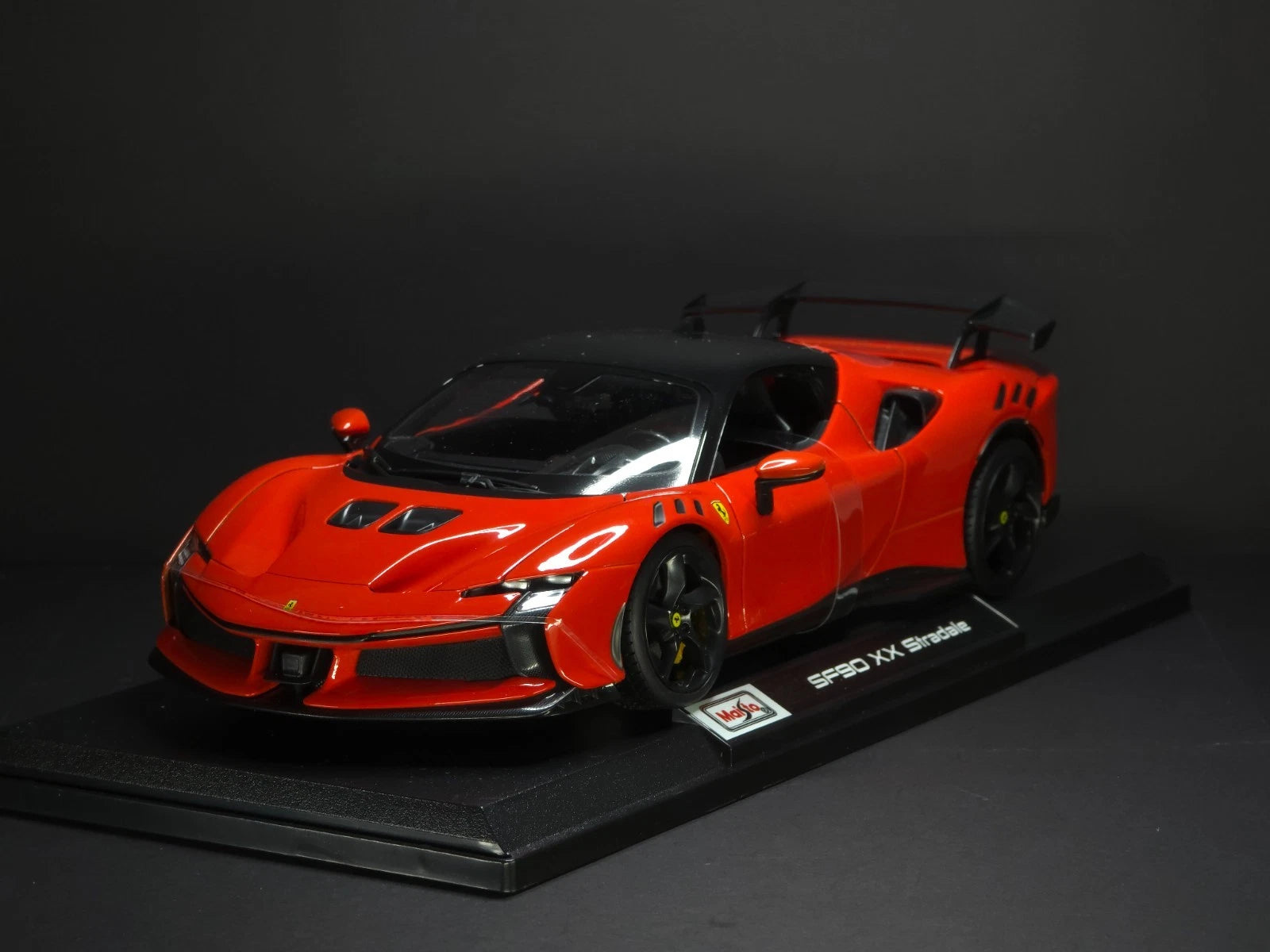 Maisto 1/18 Ferrari SF90 XX Stradale Red Special Edition Die Cast Model Car