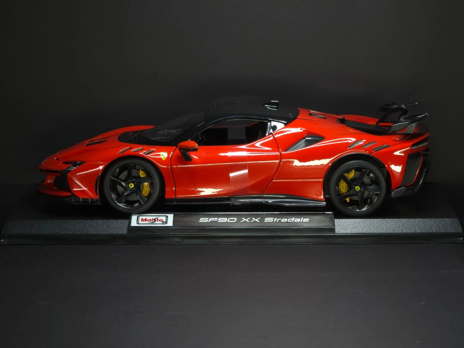 Maisto 1/18 Ferrari SF90 XX Stradale Red Special Edition Die Cast Model Car