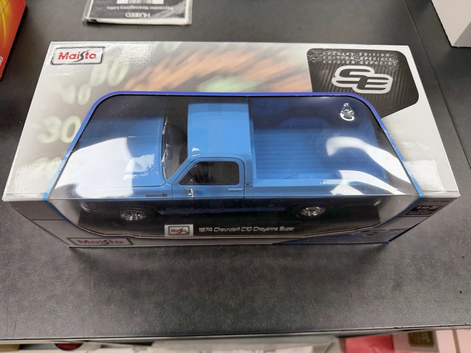 Maisto 1:18 1974 Chevrolet C10 Cheyenne Super Blue with Black Stripe Diecast Model Car