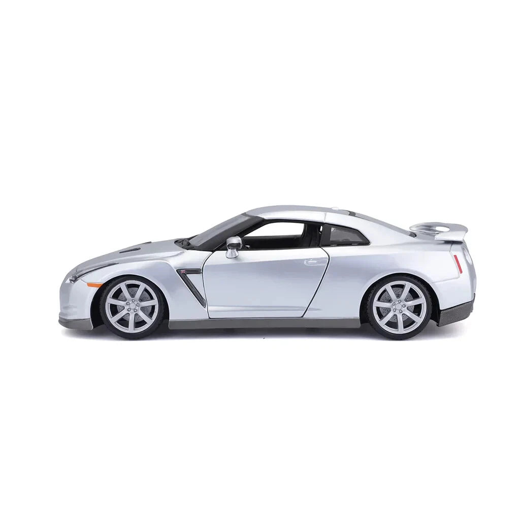 Bburago 1:18 2009 Nissan GT-R R35 Silver Die Cast Model Car